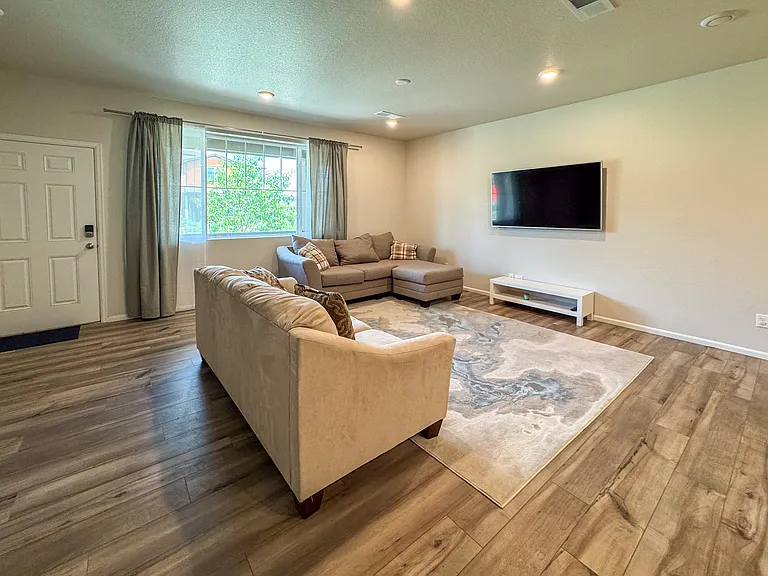 6097 N Liverpool St — Photo 5