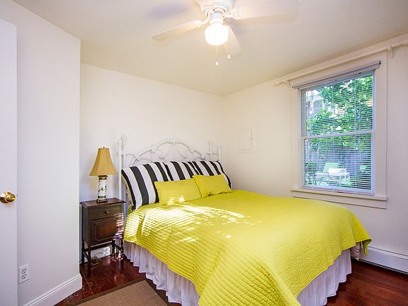 4th image of 106 Meeting House Ln APT C-e
