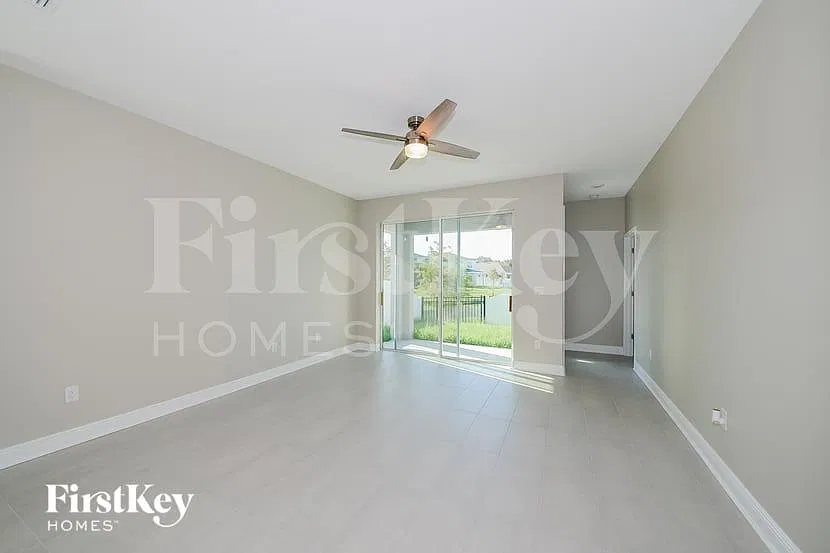 3 bed, 2.0 bath, 1553 sqft, $2,640 — Photo 2