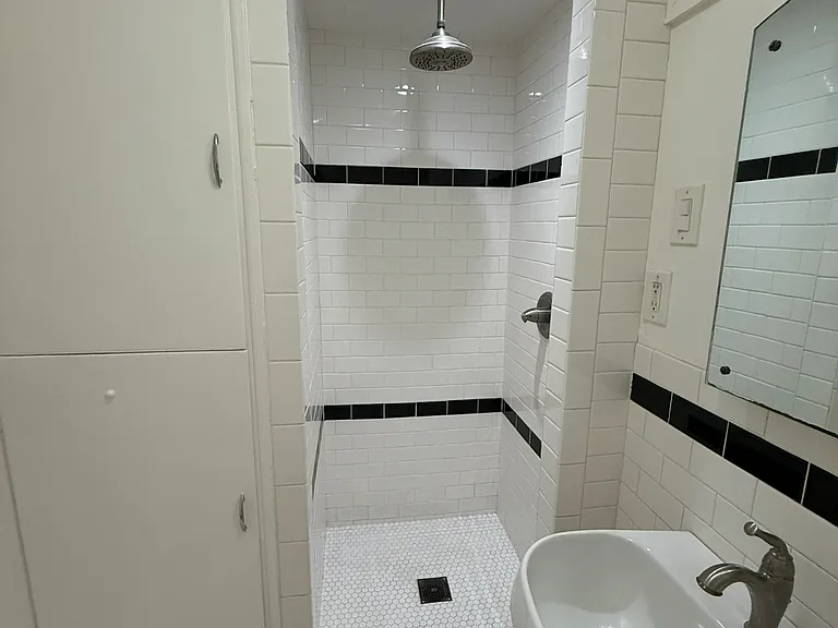 2805.5 Greenwich St #2805.5 — Photo 4