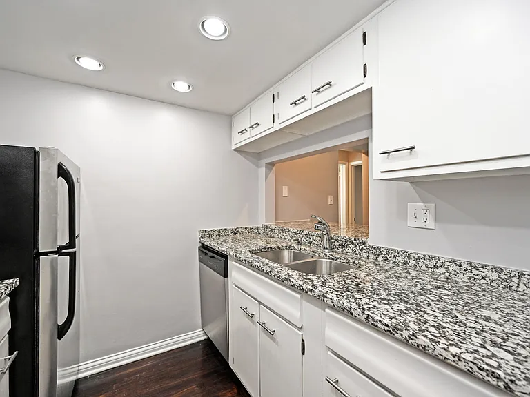 945 Parkside Pl #2 — Photo 14