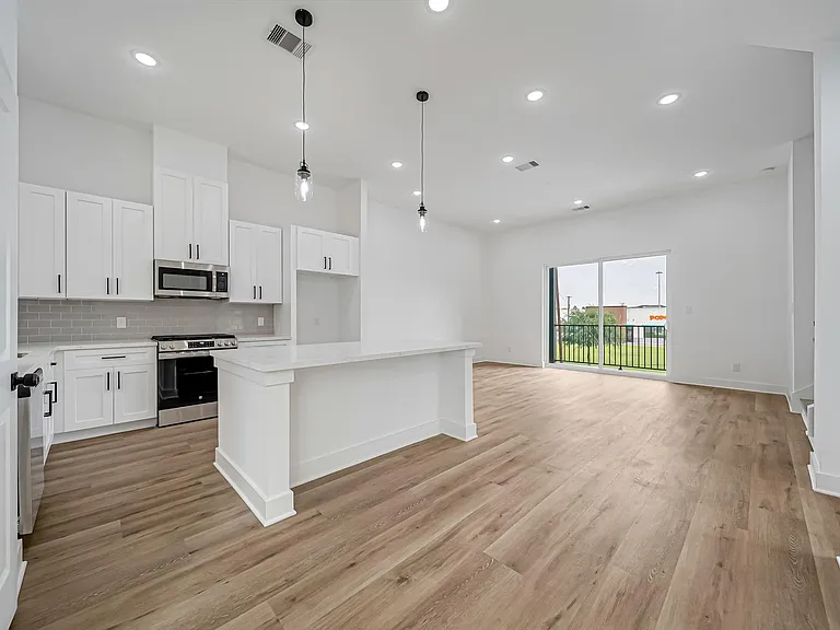 3468 Bremond St — Photo 4