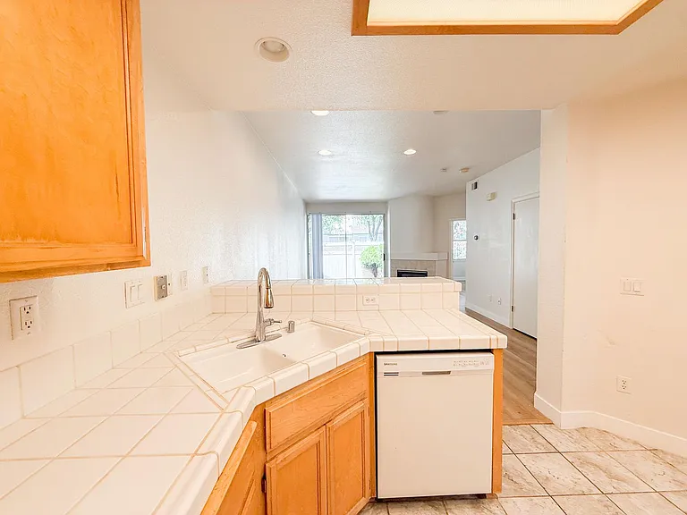 2527 Baywood Way — Photo 9