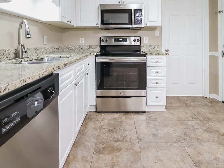 2613 Laburnum Dr — Photo 5