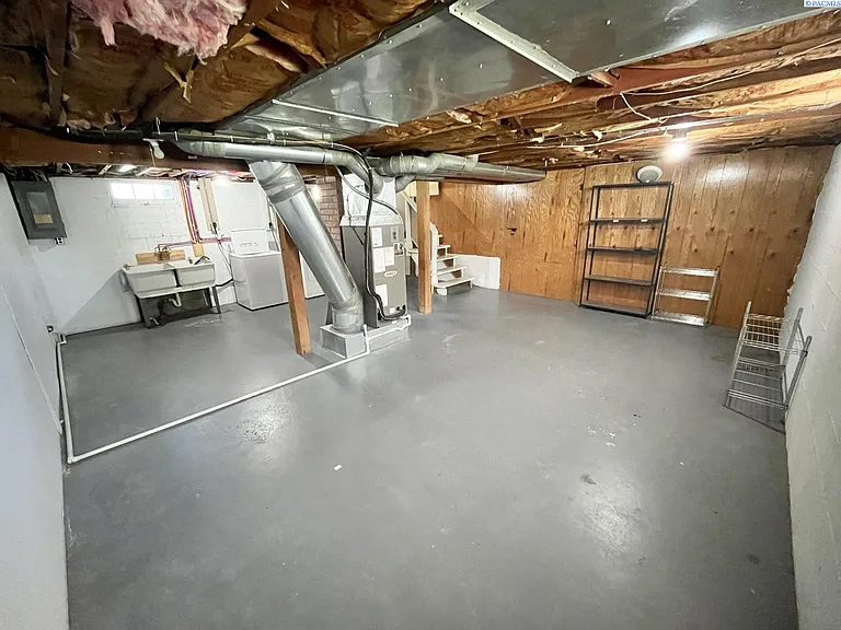 222 Casey Ave — Photo 16