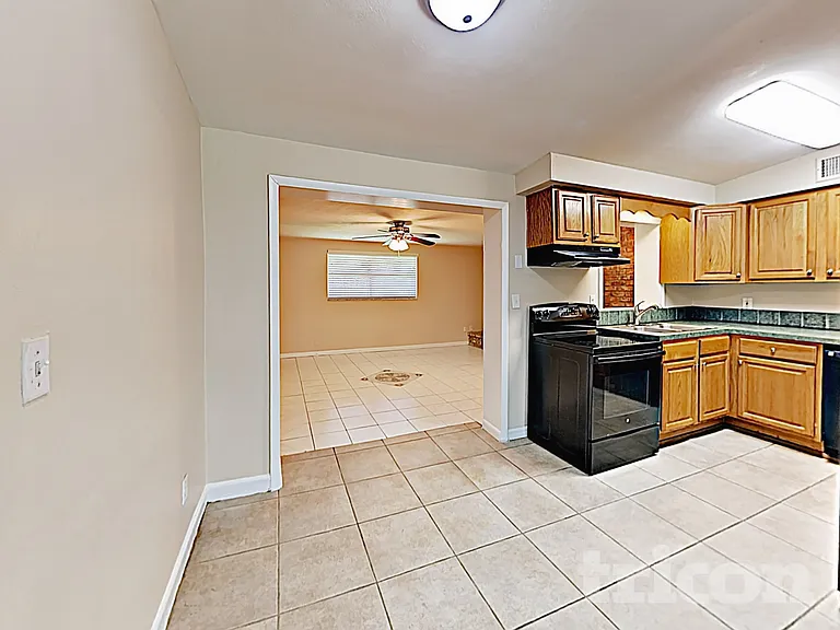 3463 Arbutus Ln — Photo 7