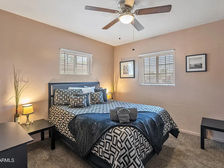 842 W Fairmount Ave — Photo 34