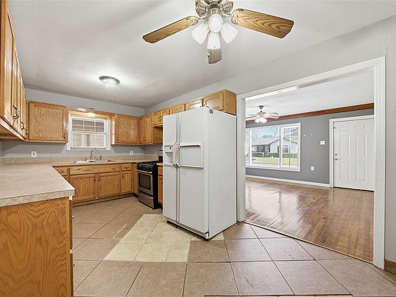 5th image of 3609 Windsor Ave