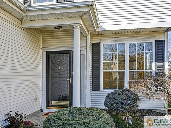 3rd image of 34 Cornell Dr