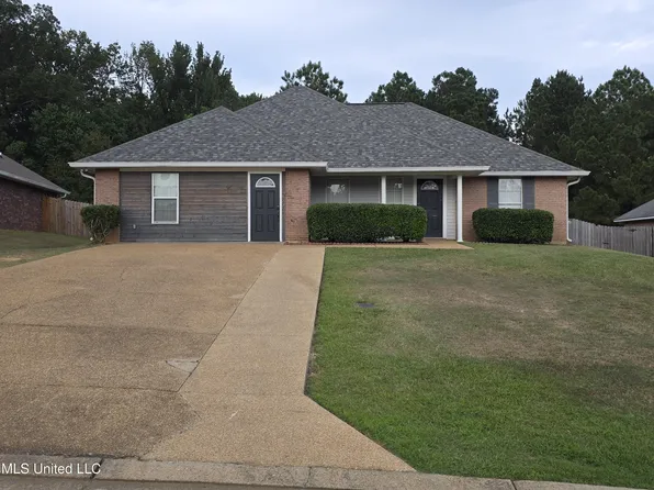 563 Eaglewood Dr, Florence, MS 39073