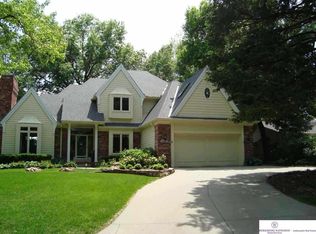 10211 Woodridge Ln, Omaha, NE 68124