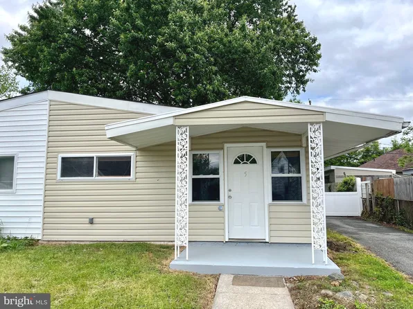 5 Warfel Dr, Delaware City, DE 19706