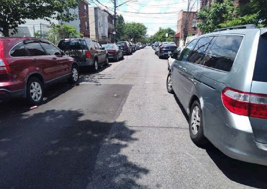 Exterior Neighborhood (street photo)