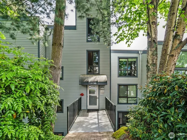 3710 26th Place W #405, Seattle, WA 98199