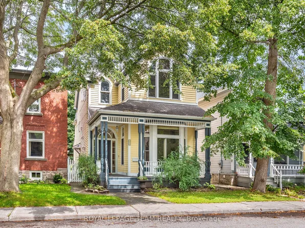 108 Stanley Ave, Ottawa, ON K1M 1N9