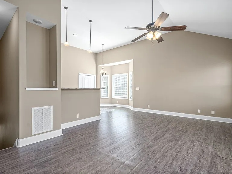 172 Dundee Dr — Photo 10