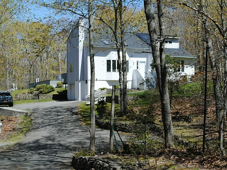 55 Glenview Dr — Photo 6