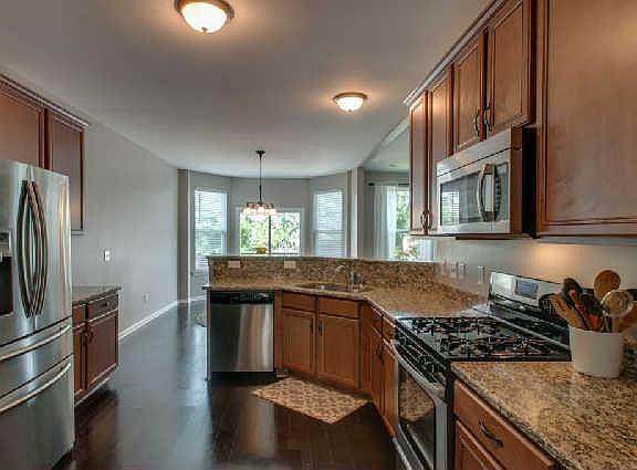 4th image of 704 Crestmark Dr