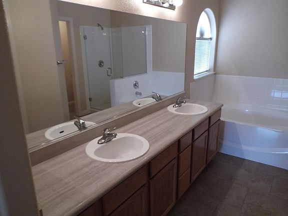 5th image of 5905 Blush Ave