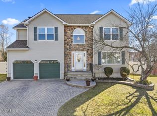 20 Deborah Ln, Howell, NJ 07731