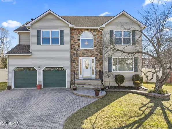 20 Deborah Lane, Howell, NJ 07731