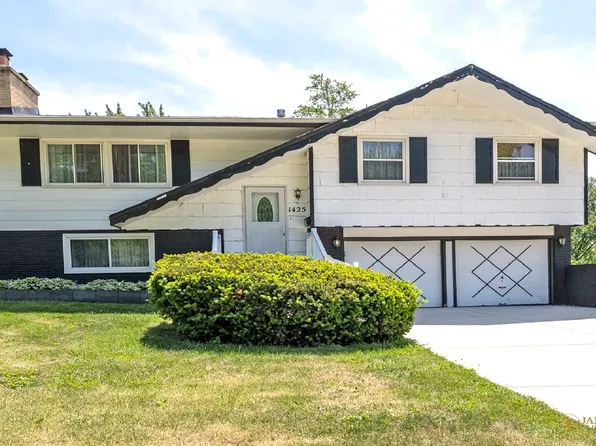 1425 Concord Ln, Schaumburg, IL 60193
