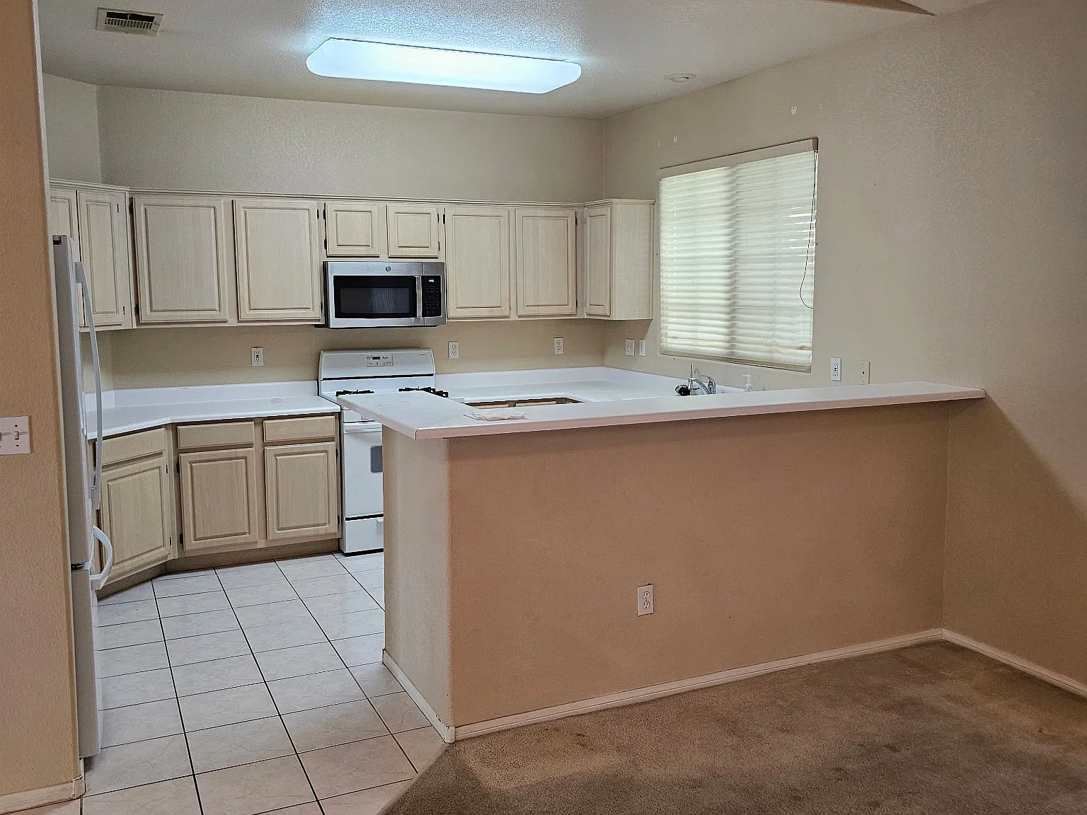 3 bed, 1571 sqft, $2,300 — Photo 3
