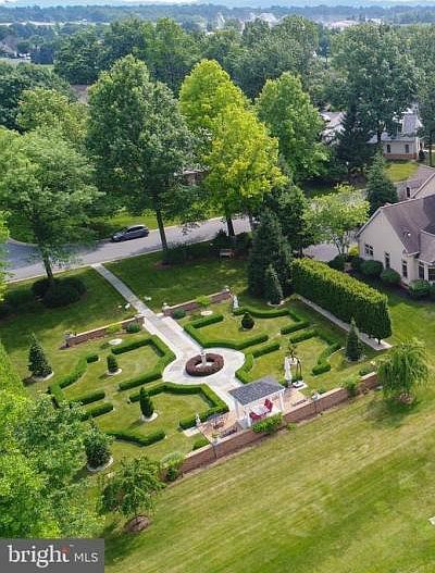 1st image of 70 Oakhill Dr