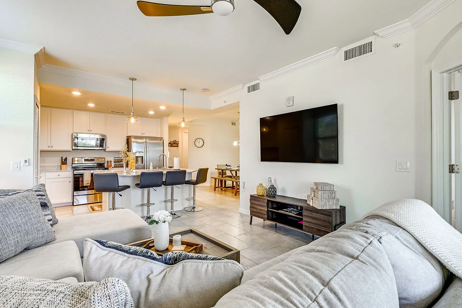 3 bed, 2.0 bath, 1280 sqft, $3,451 — Photo 2