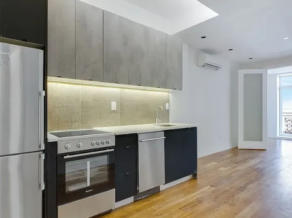 1004 Gates Avenue image 1 of 6