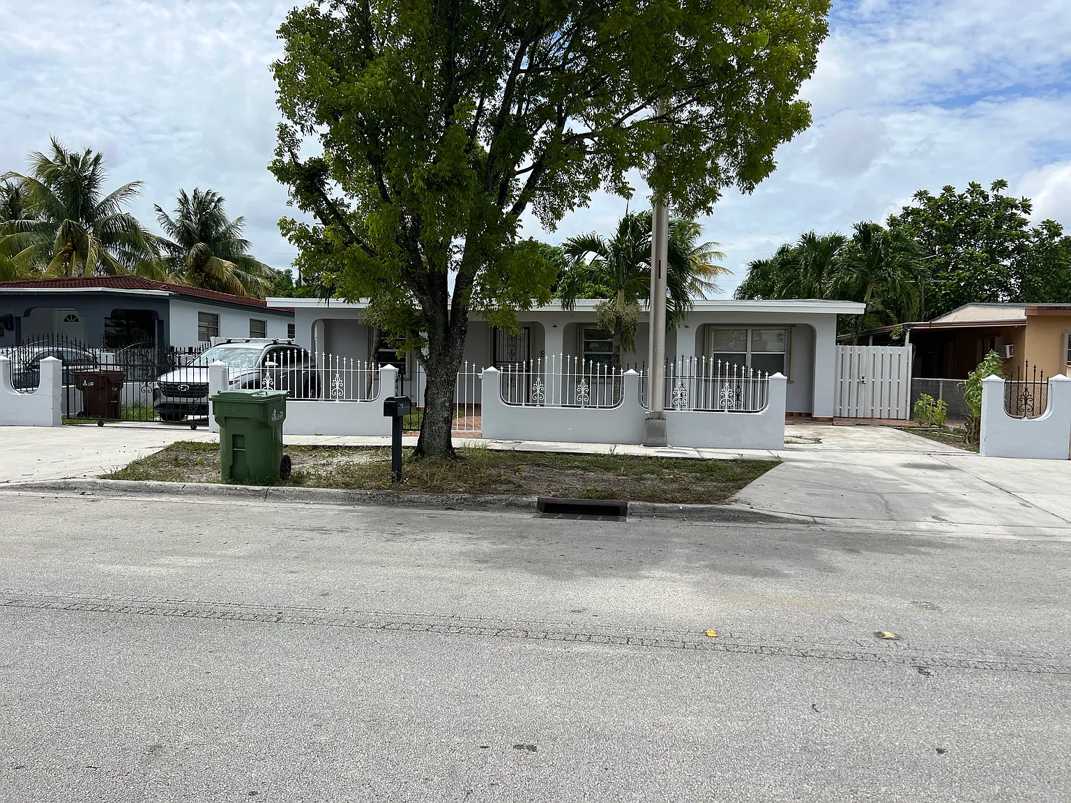E 30th St, Hialeah — Photo 1