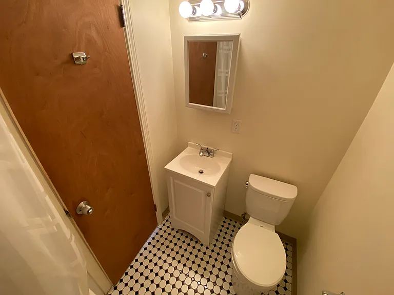 1050 Hancock St #28 — Photo 8