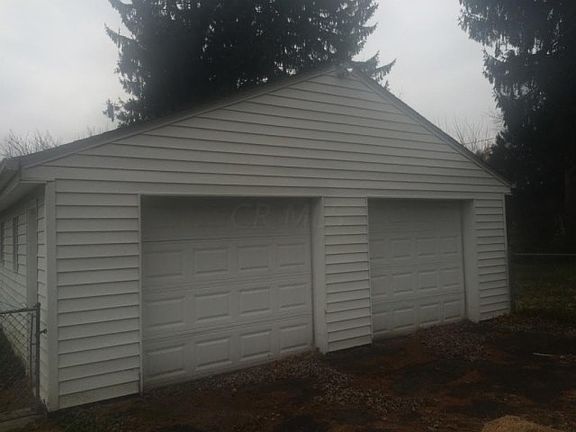 4th image of 853 Grafton Ave