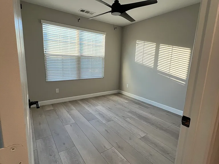 907 Slate St — Photo 30