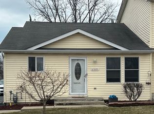 2535 W Dugdale Rd, Waukegan, IL 60085