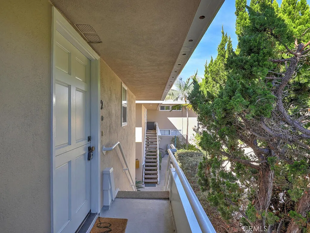 2 bed, 1080 sqft, $5,500 — Photo 3