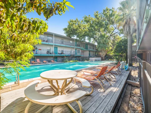 300 Crockett St APT 111, Austin, TX 78704