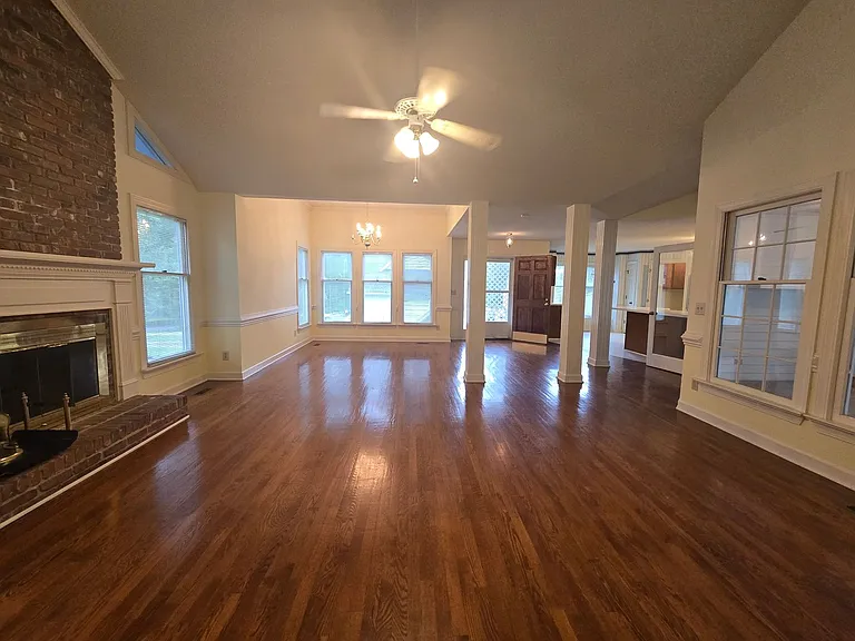 215 Mill Pond Rd — Photo 10