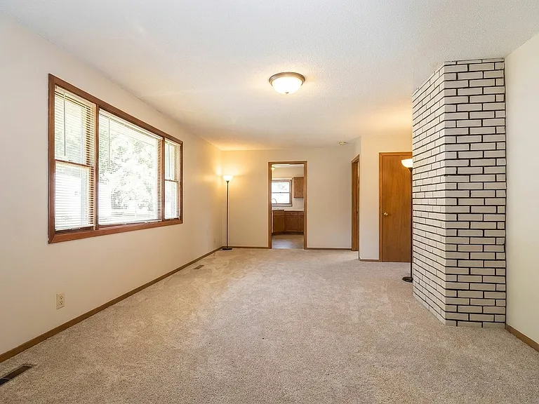 1826 S Grange Ave — Photo 17