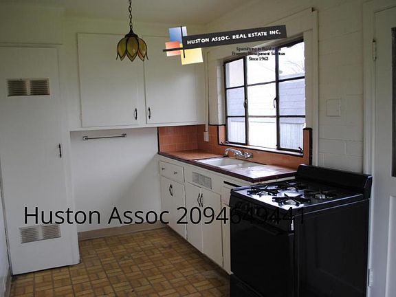 4th image of 141 E Grove St