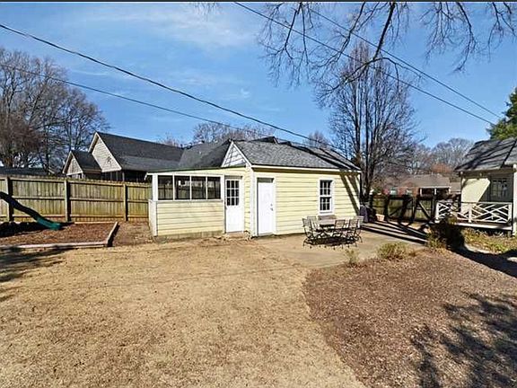 Detached garage