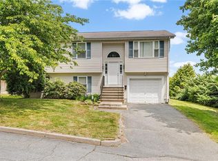 30 Cornell St, Cranston, RI 02920