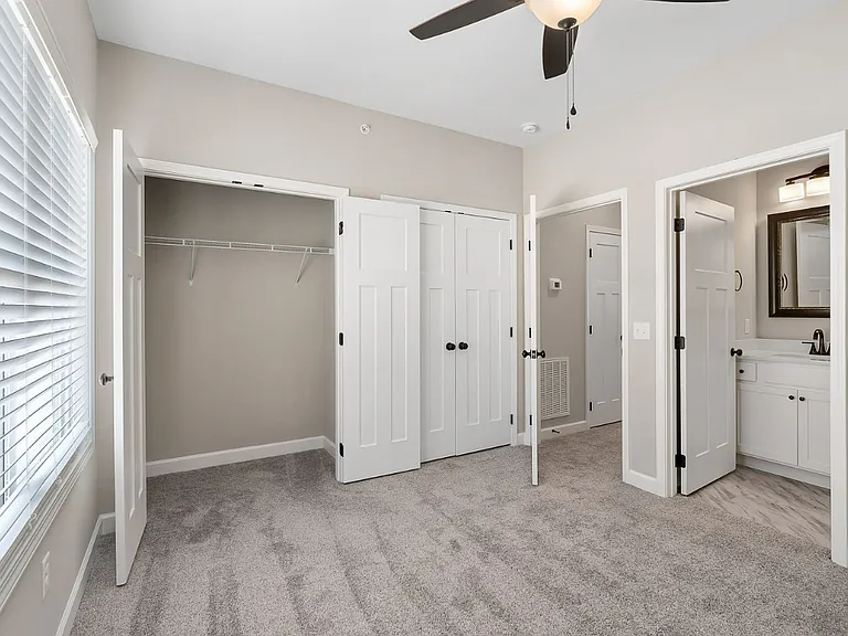 677 Glenview Dr — Photo 9