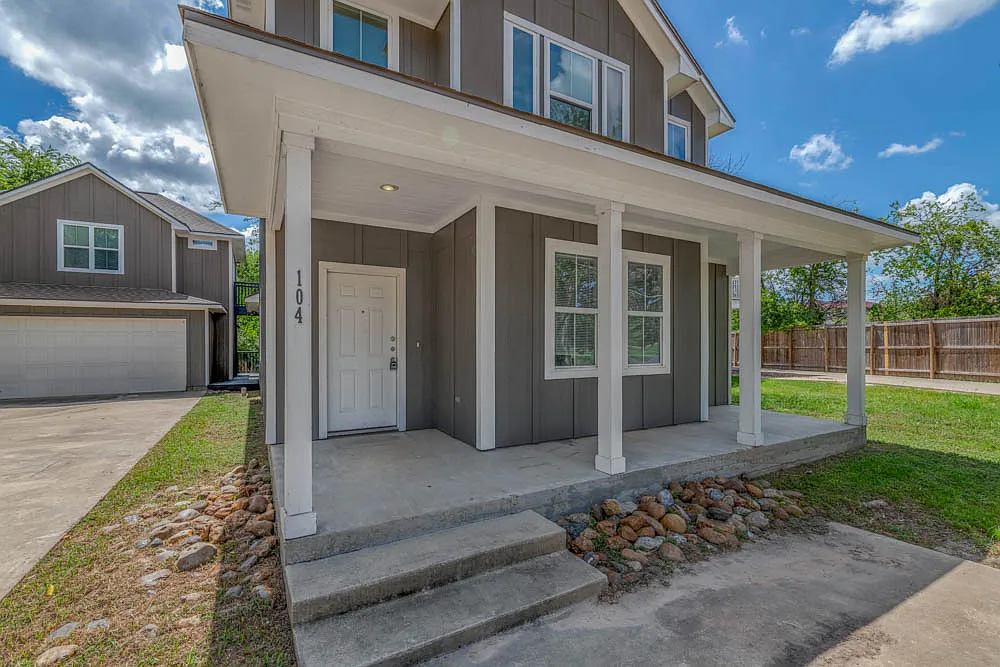 6 bed, 5.5 bath, 2900 sqft, $6,000 — Photo 3