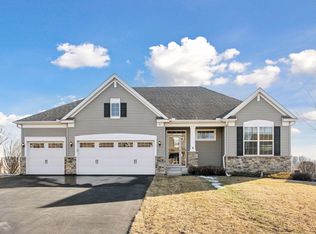 2745 Heron Ln, Victoria, MN 55386