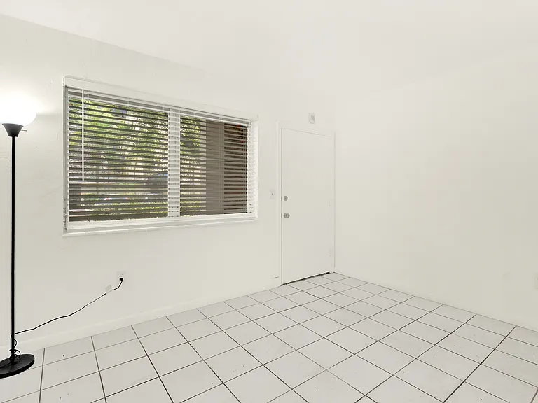 426 Santander Ave — Photo 4
