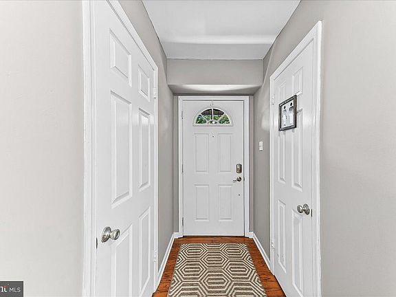 5th image of 550 Coventry Ln