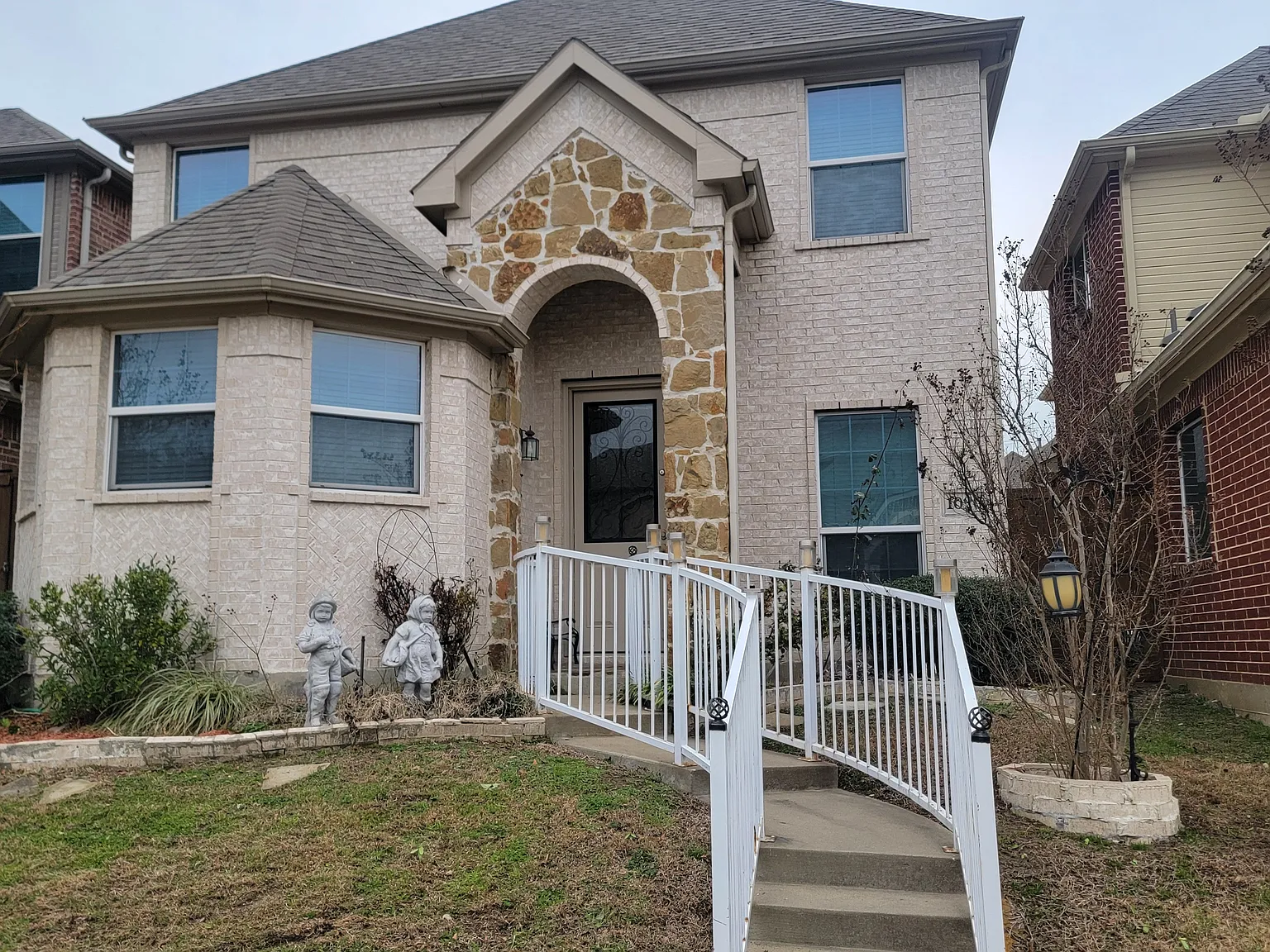 4 bed, 2430 sqft, $3,200 — Photo 4