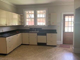 2nd image of 153 Cambridge Ave E