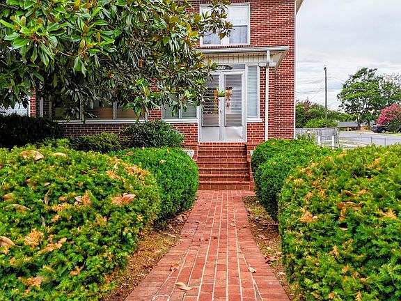 5th image of 471 Magnolia Ave
